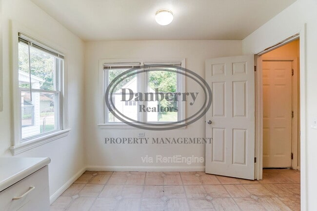 Building Photo - 919 Brookley Blvd