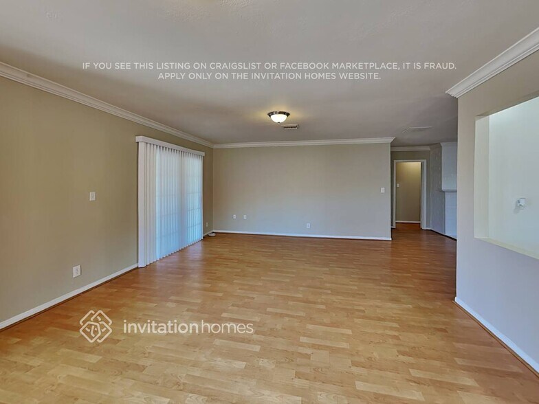 Building Photo - 7943 Lasaine Ave