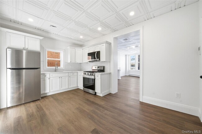 Building Photo - 13 W Hoffman Ave