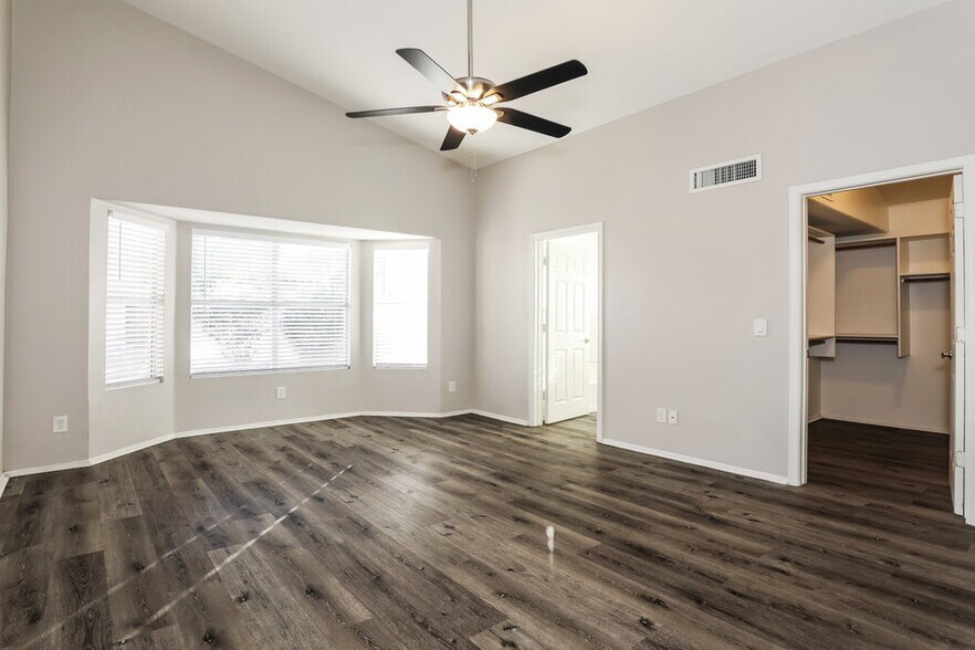 Building Photo - 4243 E Balsam Ave