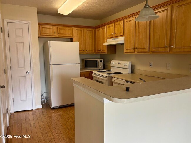 Building Photo - 609 Spencer-Farlow Dr
