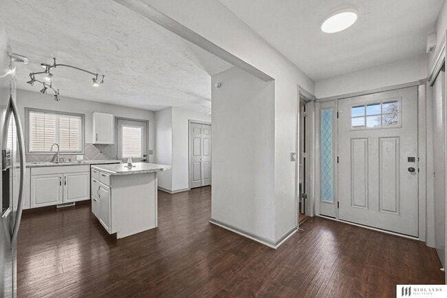 Building Photo - 8109 Valley Rd