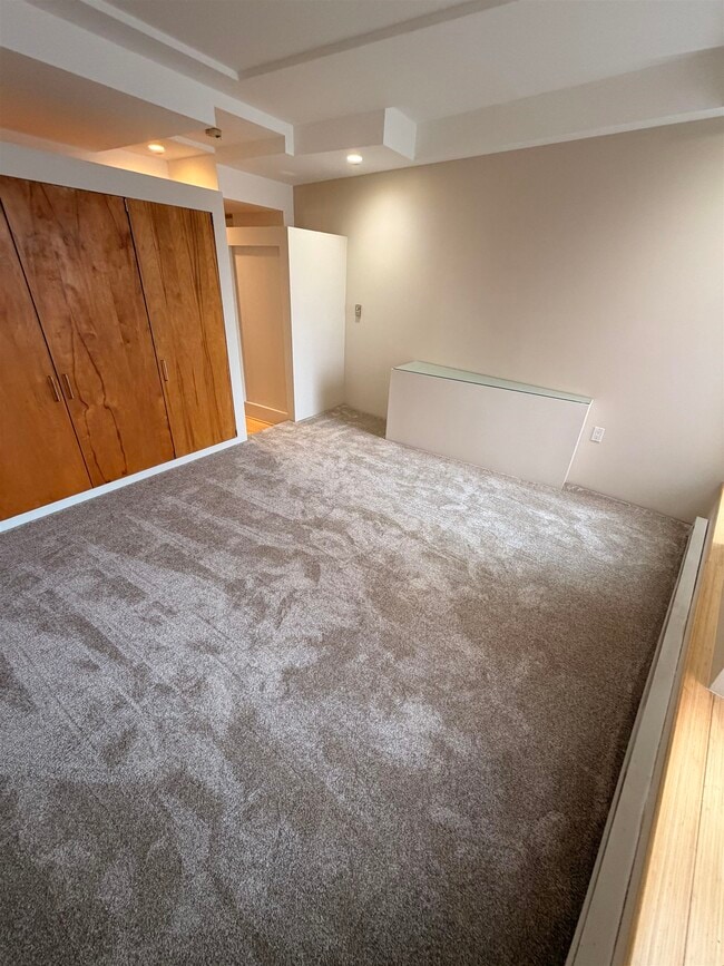 Building Photo - 401 State Street