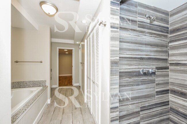 Building Photo - Enjoy one-level living in this 3 bedroom, ...