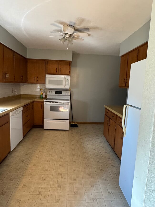 Building Photo - 510-512 Elm Street Duplex