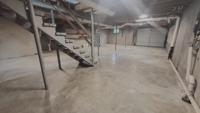 Building Photo - 910 Rexdale Dr