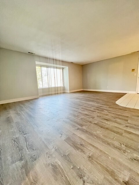 Building Photo - 11 Thayer Pond Dr