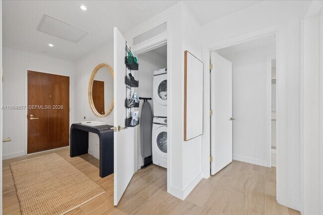 Building Photo - 2678 Tigertail Ave