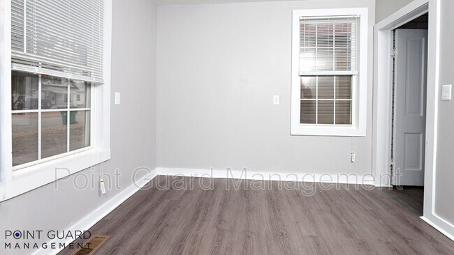 Building Photo - 226 S Millwood Ave