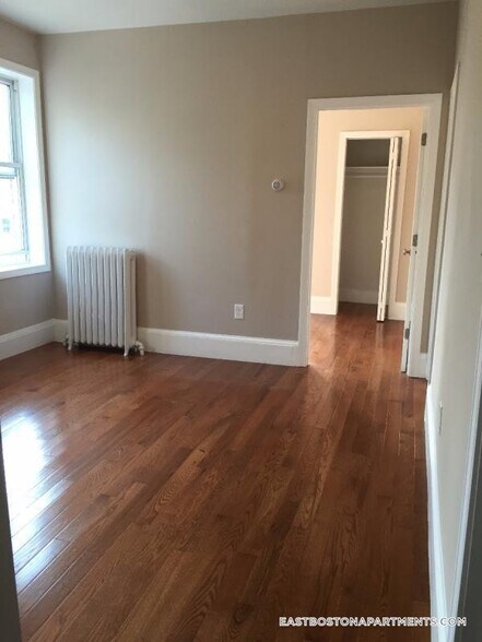 Building Photo - 241 Maverick St