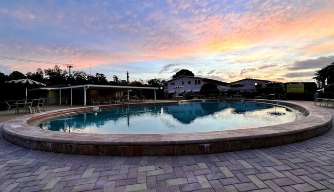 Building Photo - 142 Cambridge F