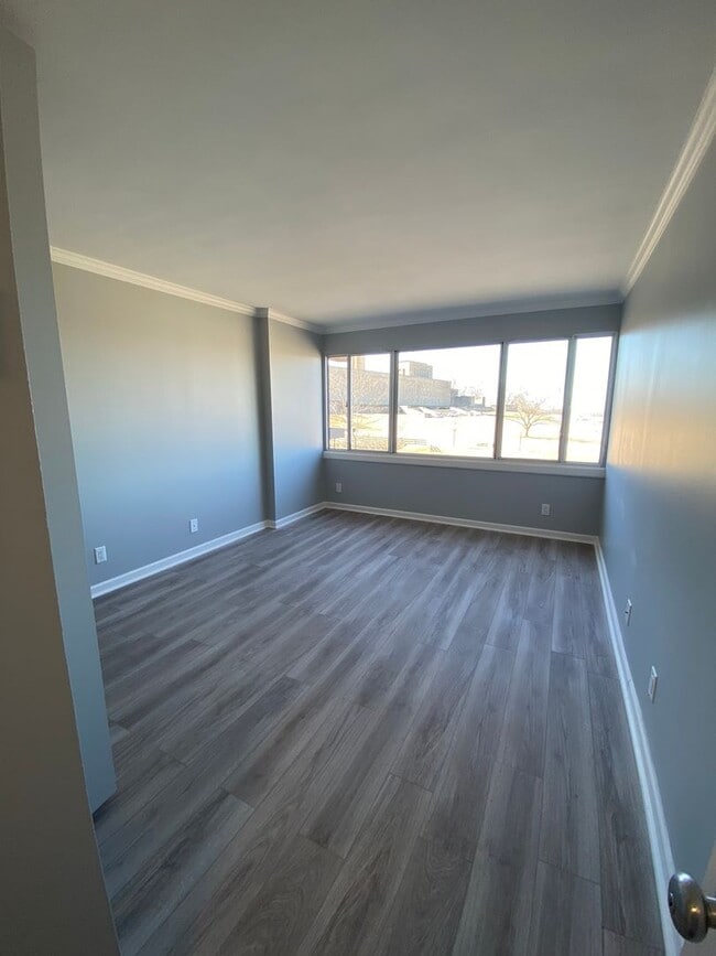 Building Photo - Santa Fe Condo- NEWLY REMODELED & MOVE-IN READY!!