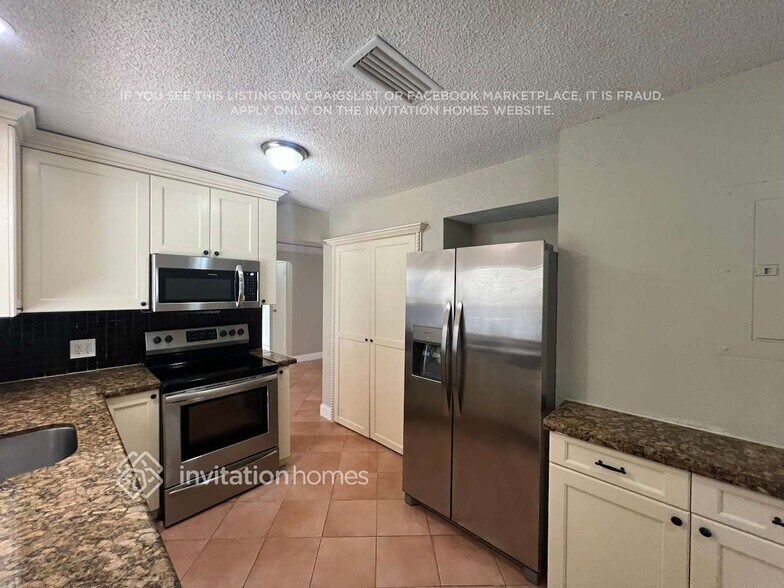 Building Photo - 11360 NW 37th Pl