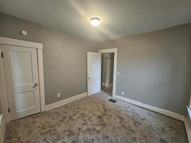 Building Photo - 1330 Louisiana Ave NW