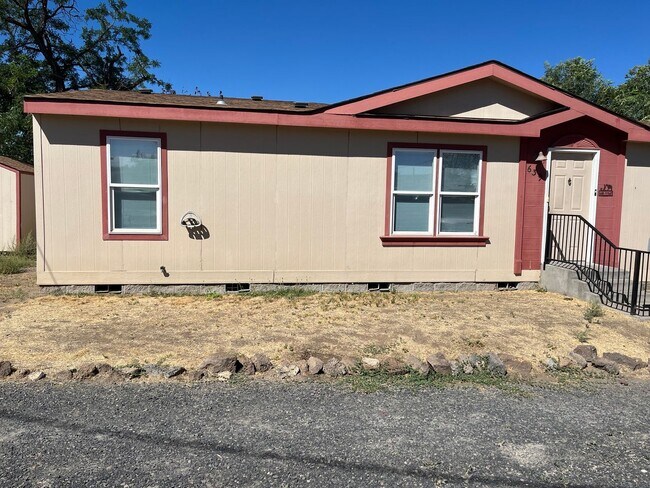 Building Photo - 639 SE Evergreen Ave
