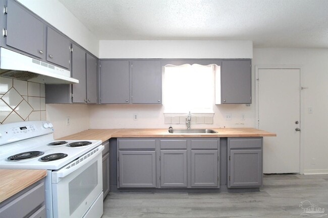 Building Photo - 2217 Kingfisher Way