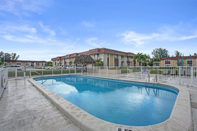 Building Photo - 5325 SW 77th Ct