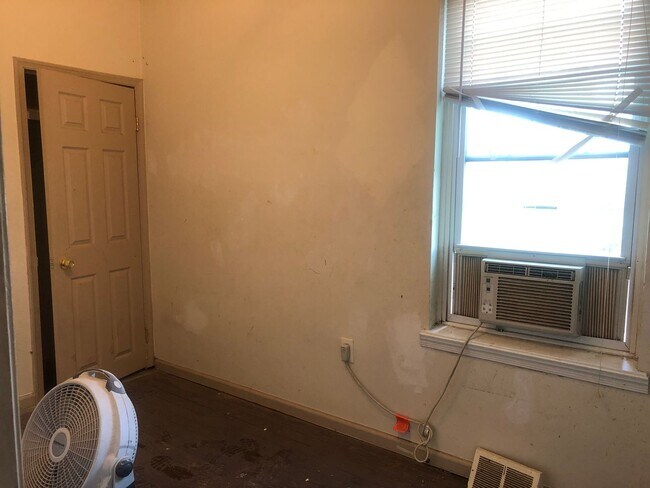 Building Photo - 3 Bedroom House in Great Trenton Neighborhood! This House is Getting a Makeover!