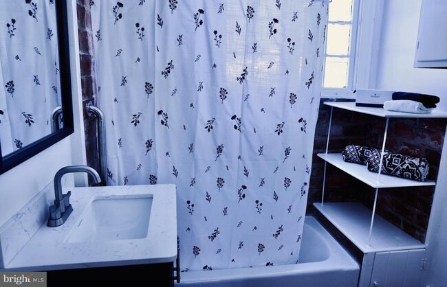 Building Photo - 2598 River Rd