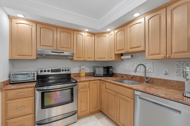 Building Photo - 4505 S Ocean Blvd