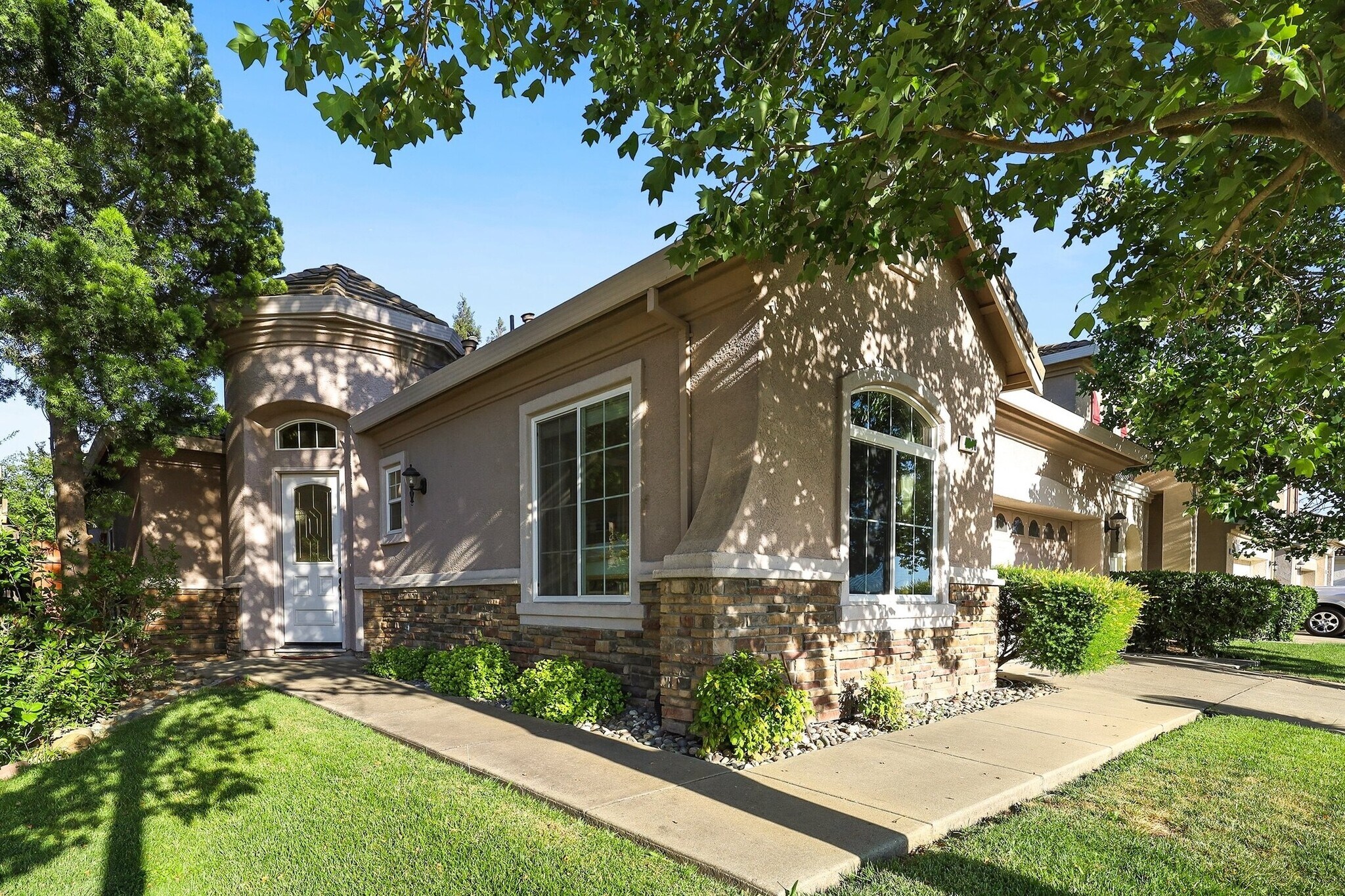 Building Photo - 4048 Clarewood Way