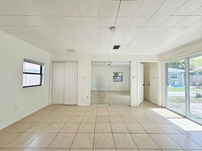 Building Photo - 2658 Sunny Breeze Ave