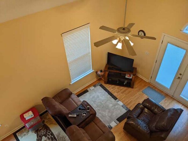 Building Photo - 960 Cinnamon Dr
