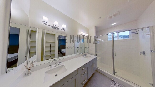 Building Photo - Beautifully Furnished 3Bd 3.5Ba Condo in Costa Mesa