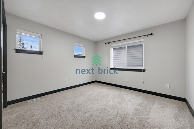 Building Photo - Stunning 3 Beds and 3 Bath Single Family with additional office space and entertainment room read...