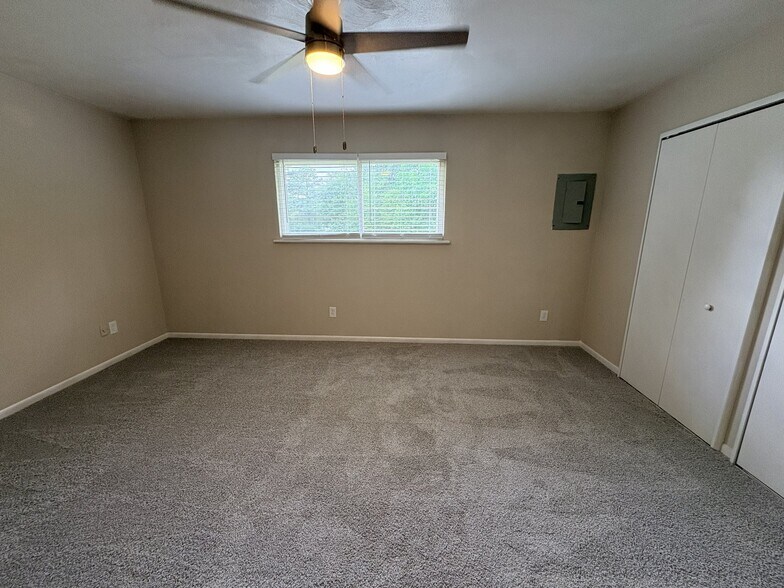 Building Photo - 200 Kilby Shores Dr