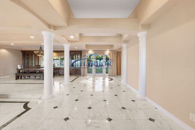 Building Photo - 1504 Vía Margarita