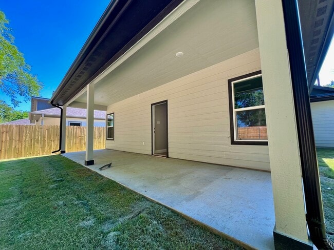 Building Photo - 823 Edgar St