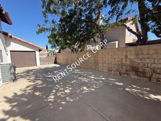 Building Photo - 40055 Castana Ln