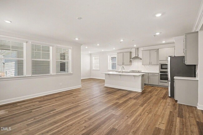 Building Photo - 321 Golden Trce Dr