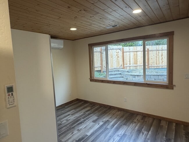 Building Photo - 7429 W Evans Creek Rd