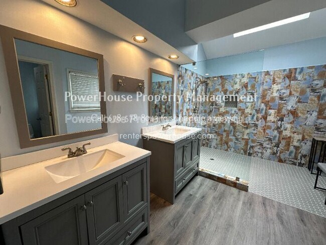 Building Photo - 790 Woodmont Dr