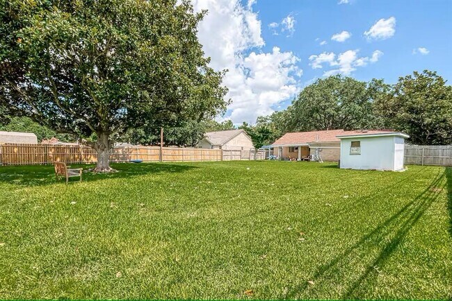 Building Photo - 9654 Meadowland Dr
