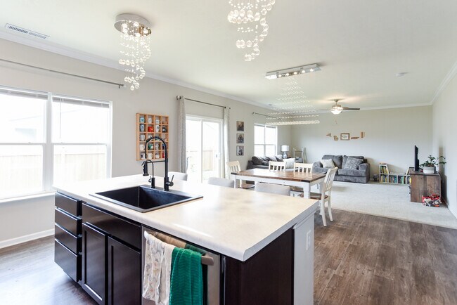 Building Photo - 1908 Porter Dr