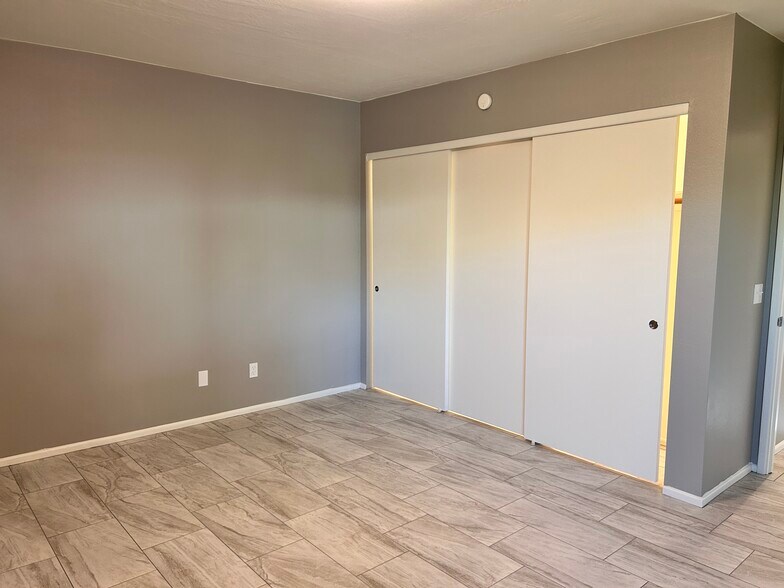 Building Photo - 5444 N La Casita Dr