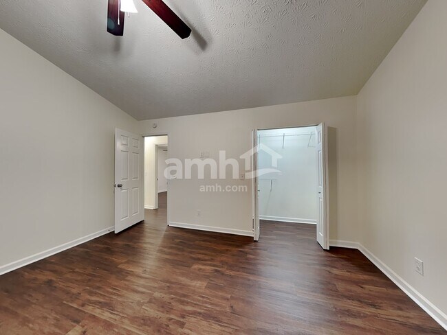 Building Photo - 3471 Erin Glen NW