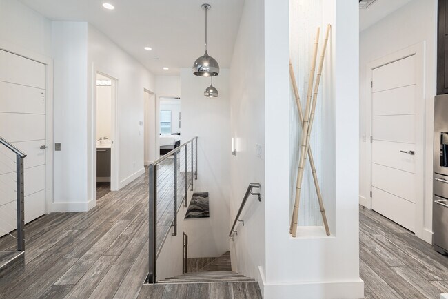 Building Photo - 14836 Granada Dr