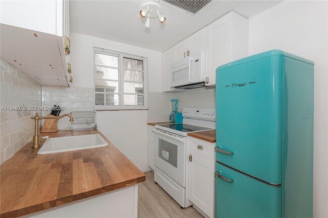 Building Photo - 530 15th St