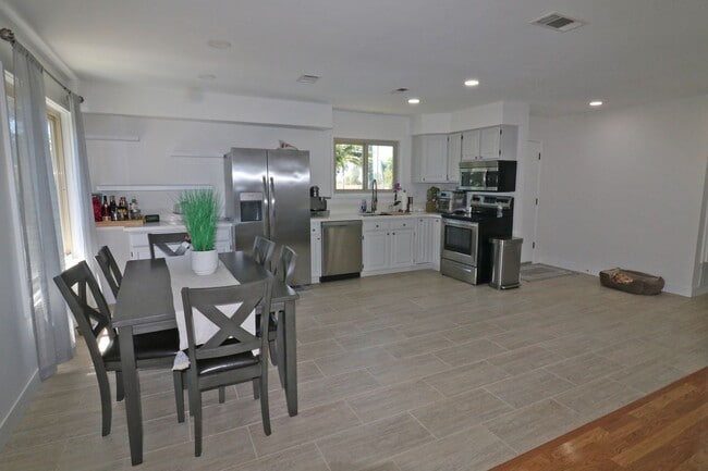 Building Photo - 1102 Turnstone Way