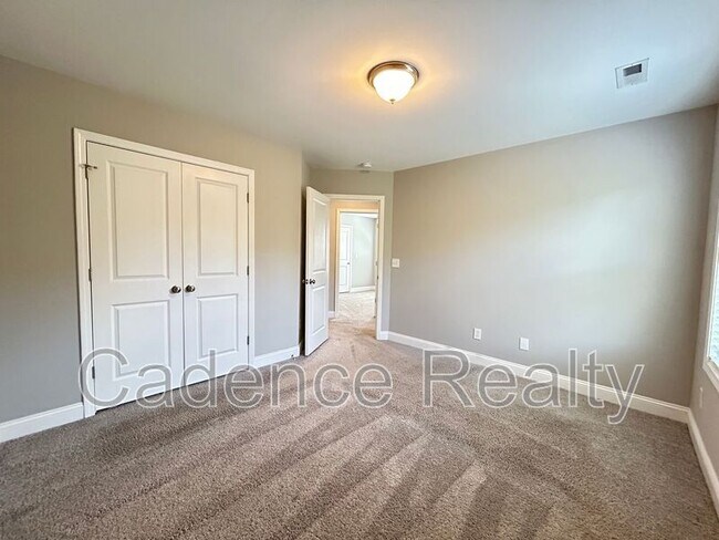 Building Photo - 1543 Grey Cliff Run