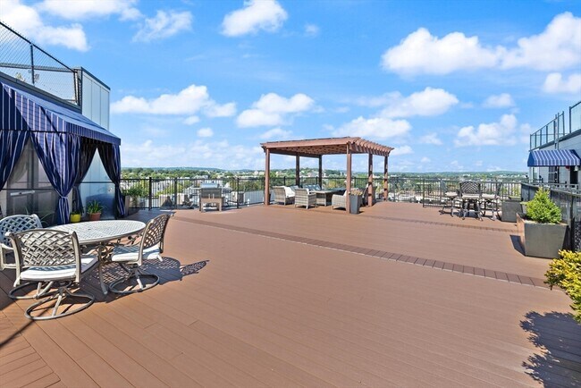 Building Photo - 87 Medford St