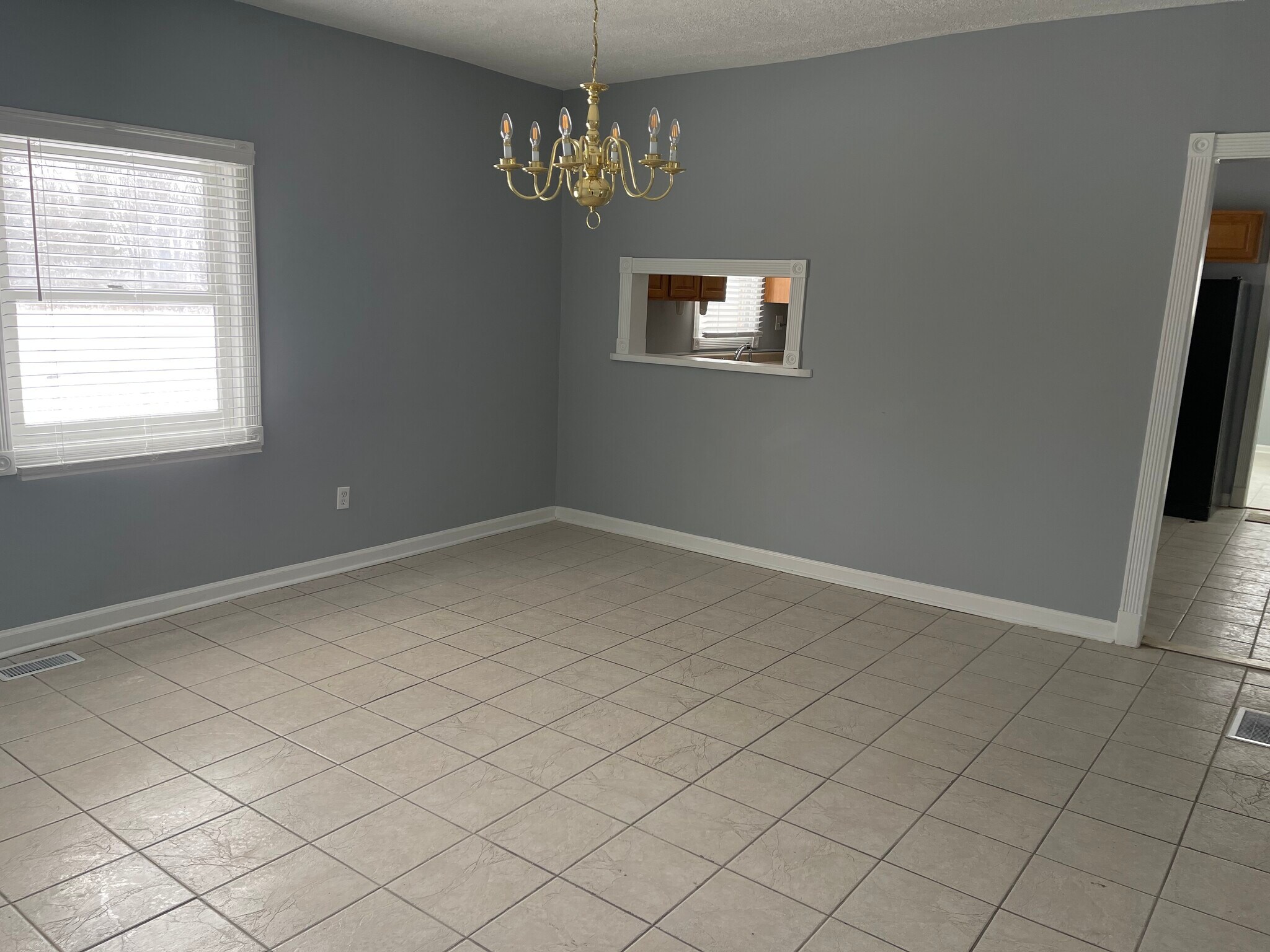 Building Photo - 1592 E 236th St