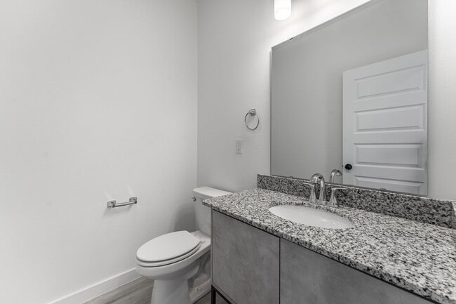 Building Photo - Modern 2-Bed, 2.5-Bath New Build in Bentonville