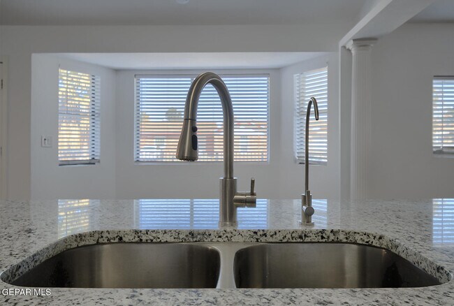 Building Photo - 9709 Vallarta Dr