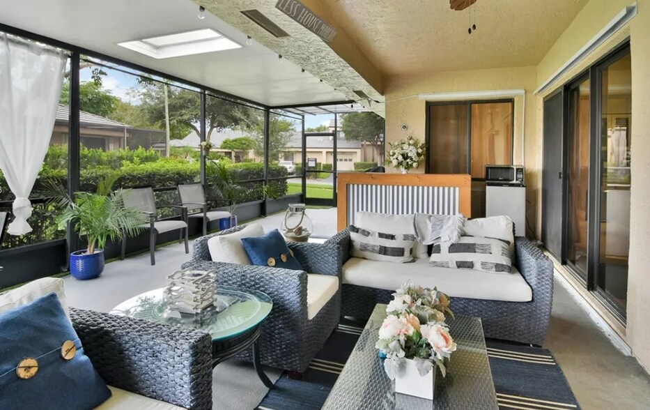 patio - 9366 Chelsea Dr N