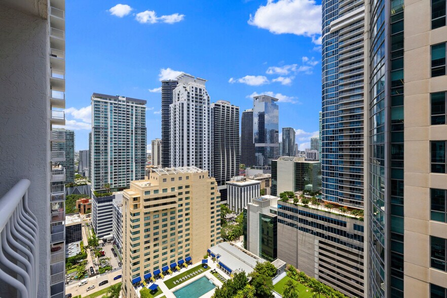 Building Photo - 1 SE 12th St